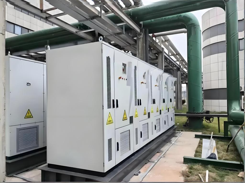 Liquid cooling ESS 215KWh High Power Outdoor Energy Storage Power Hybrid 100KW On Grid ESS Lithium Battery Solar Power System